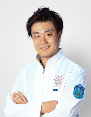 日本美容産後骨盤矯正協会 副会長　藪野康雄